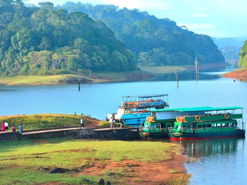 Kerala Explorer: Munnar, Thekkady & Alleppey – 5-Day Journey