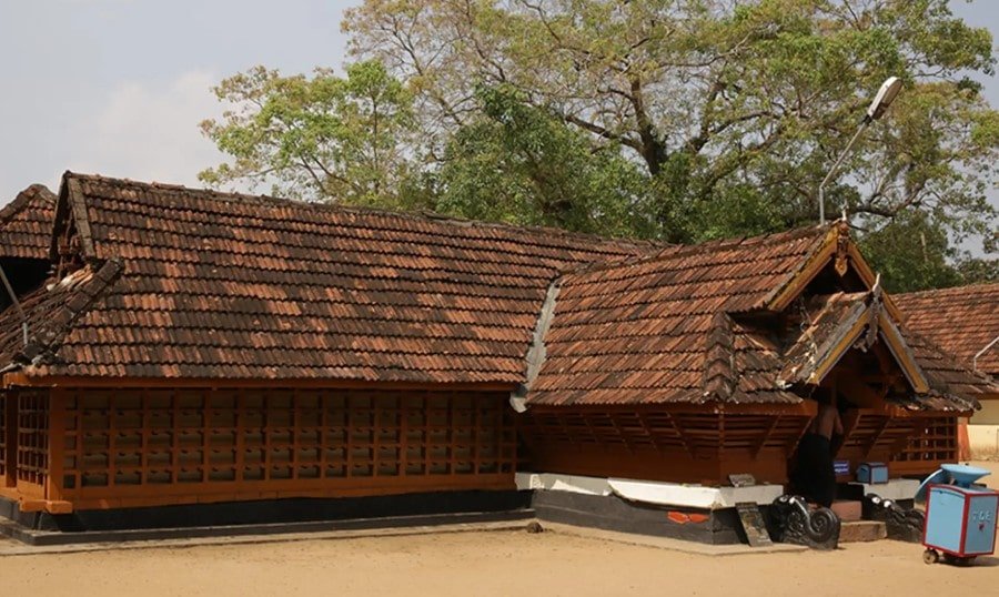 Kulathupuzha Ayyappa Temple – Complete Pilgrimage Guide with Timings & Festivals